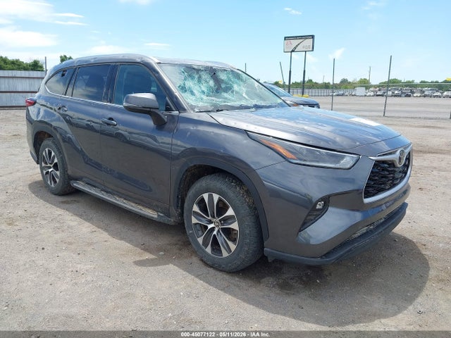 Salvage Toyota Highlander Image