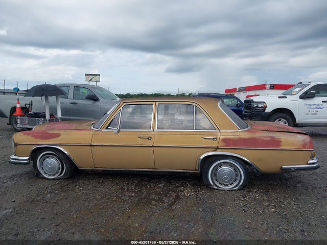 Mercedes-Benz 200
