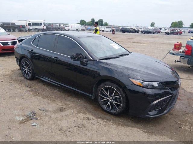 Salvage Toyota Camry Image