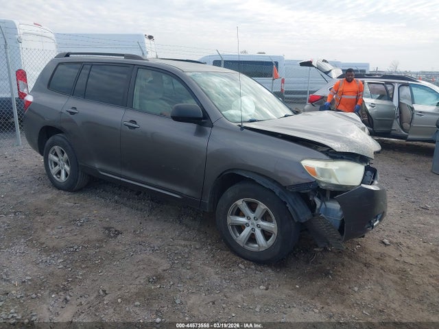 Salvage Toyota Highlander Image
