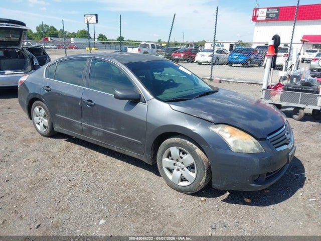 Salvage Nissan Altima Image