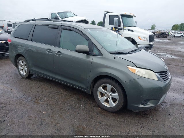 Salvage Toyota Sienna Image