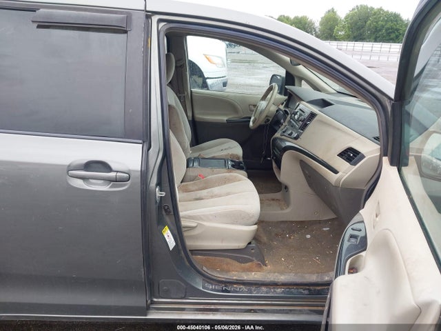 Toyota Sienna Le V6 8 Passenger
