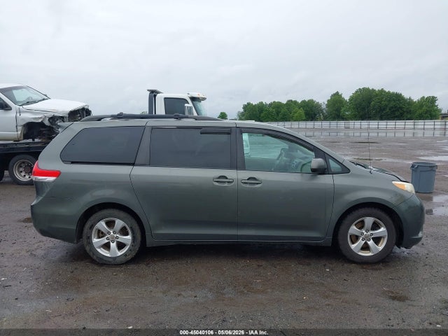 Toyota Sienna Le V6 8 Passenger