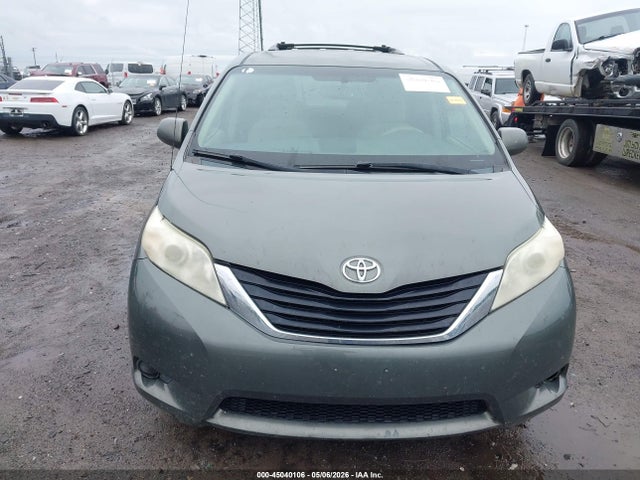 Toyota Sienna Le V6 8 Passenger