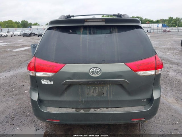 Toyota Sienna Le V6 8 Passenger