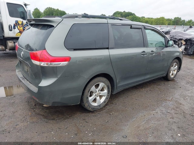 Toyota Sienna Le V6 8 Passenger