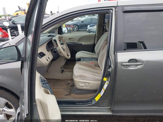 Toyota Sienna Le V6 8 Passenger