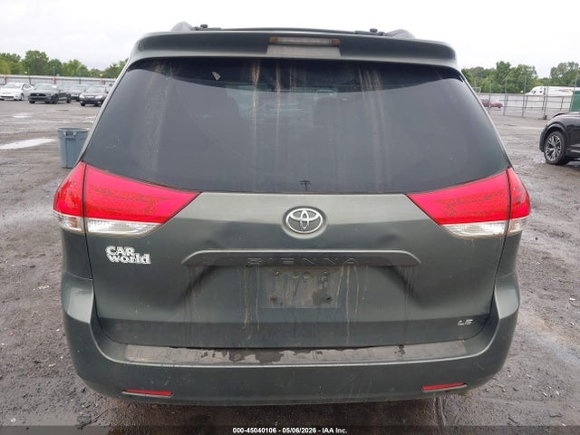 Toyota Sienna Le V6 8 Passenger