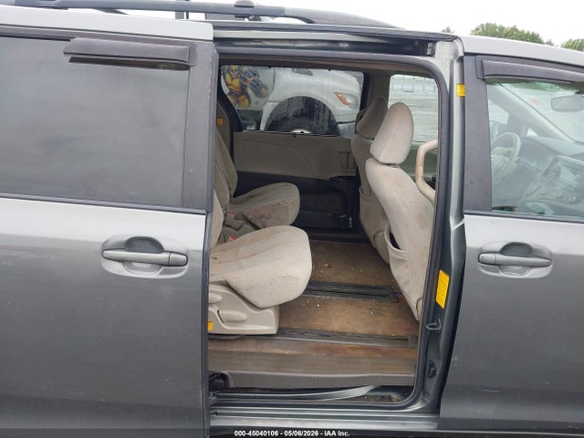 Toyota Sienna Le V6 8 Passenger