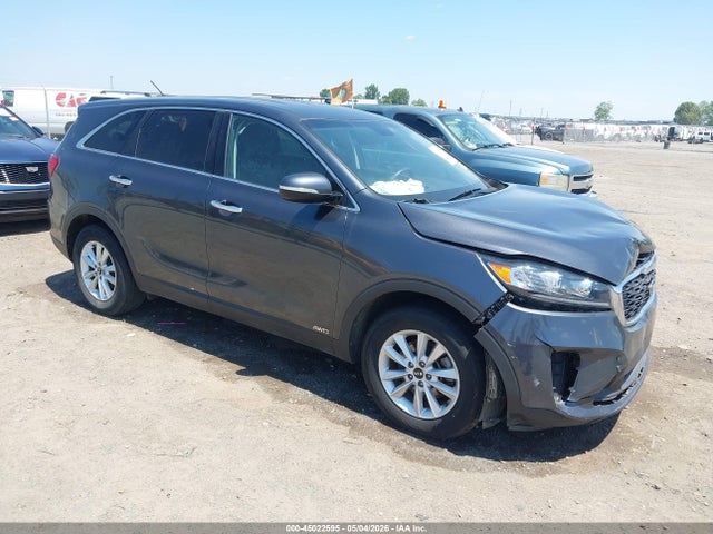Salvage Kia Sorento Image