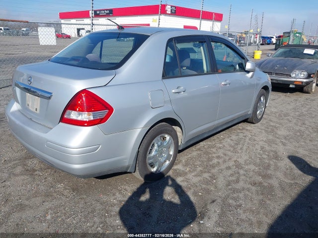 Nissan Versa 1.8s