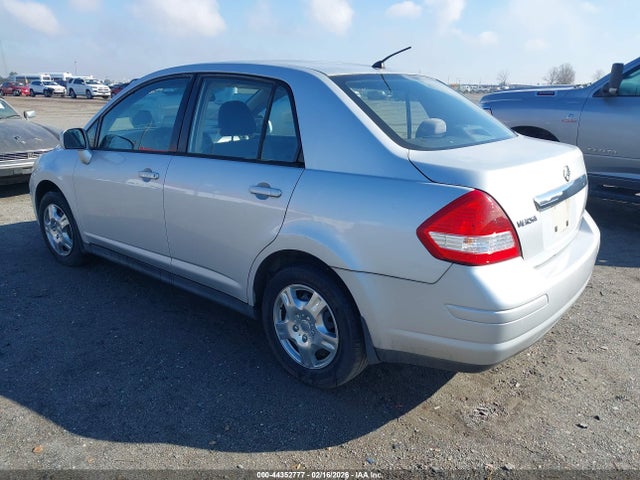 Nissan Versa 1.8s