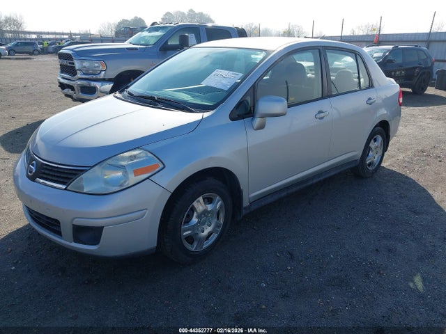 Nissan Versa 1.8s