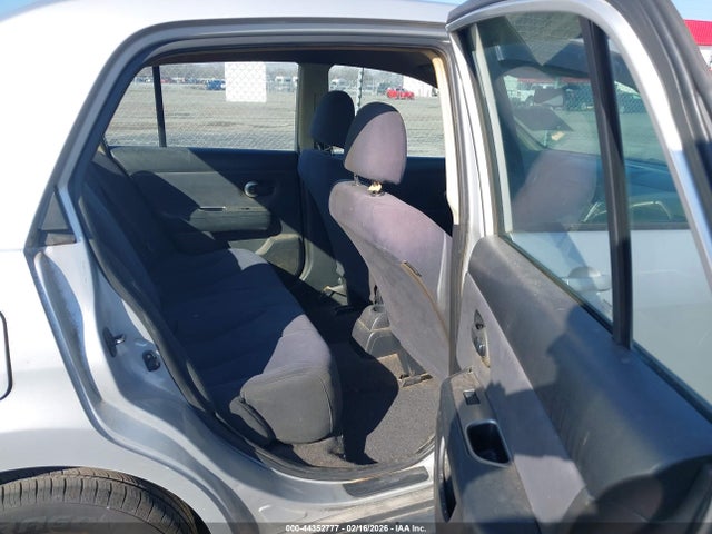 Nissan Versa 1.8s