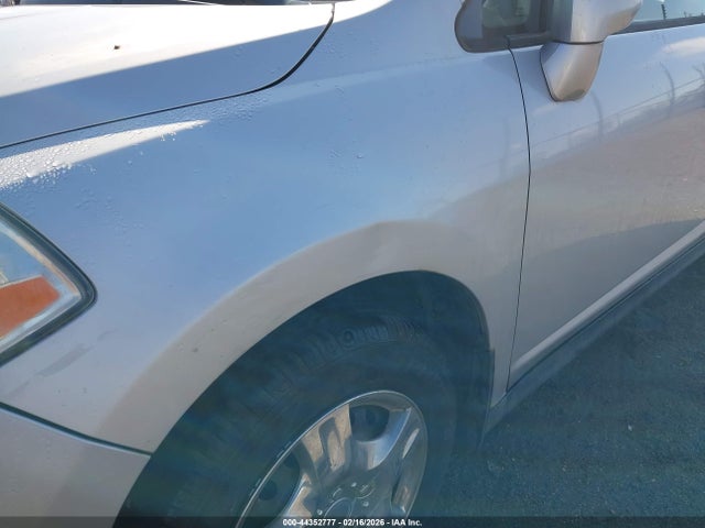 Nissan Versa 1.8s