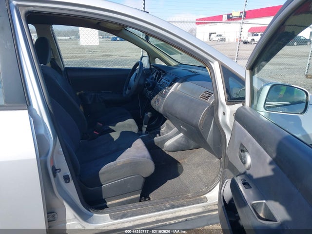 Nissan Versa 1.8s