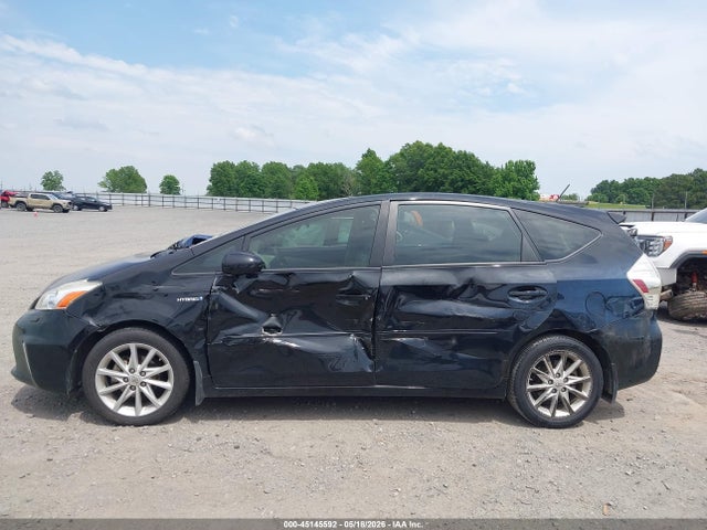 Toyota Prius v Five