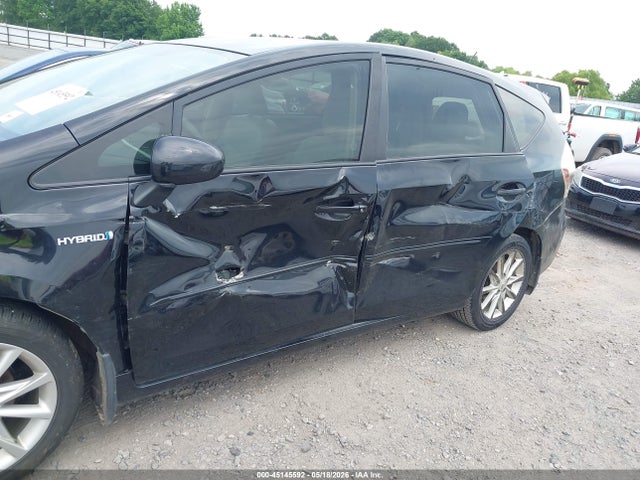 Toyota Prius v Five