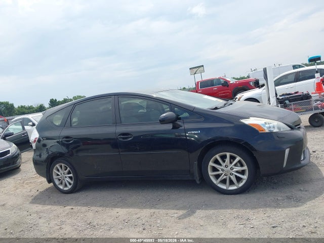 Toyota Prius v Five