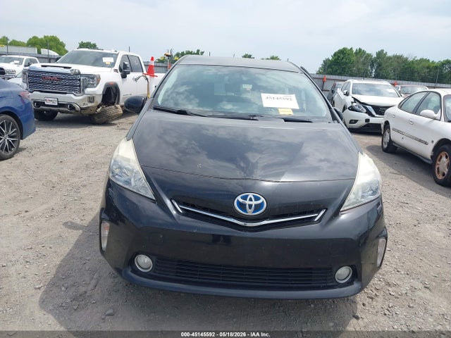 Toyota Prius v Five