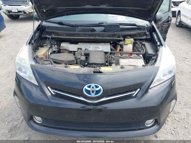 Toyota Prius v Five