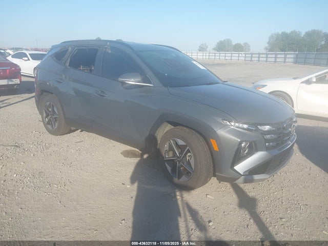 Salvage Hyundai TUCSON Image