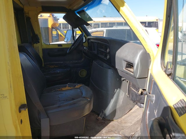 Ford Econoline E350 Cutaway Van