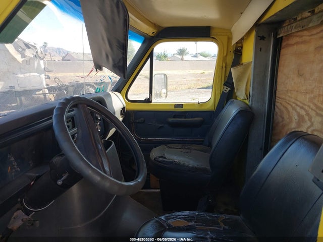 Ford Econoline E350 Cutaway Van