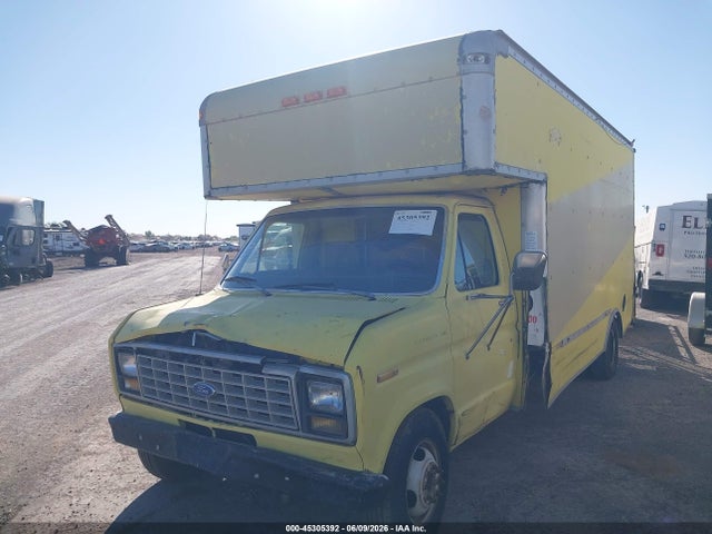 Ford Econoline E350 Cutaway Van