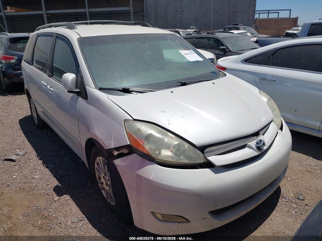 Salvage Toyota Sienna Image