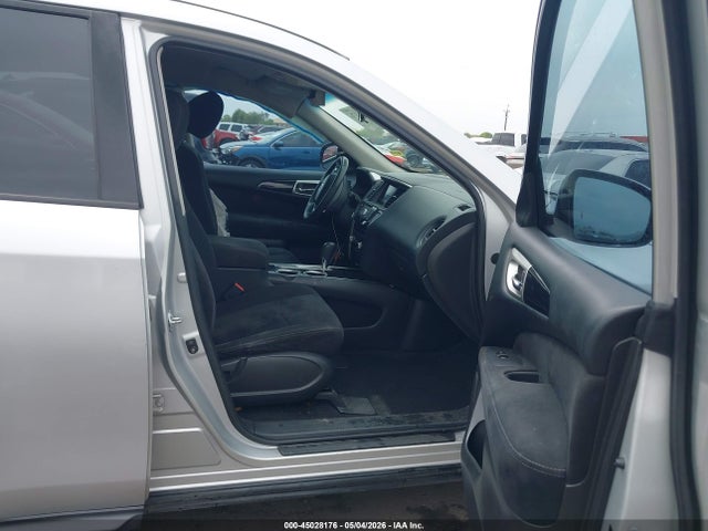 Nissan Pathfinder S
