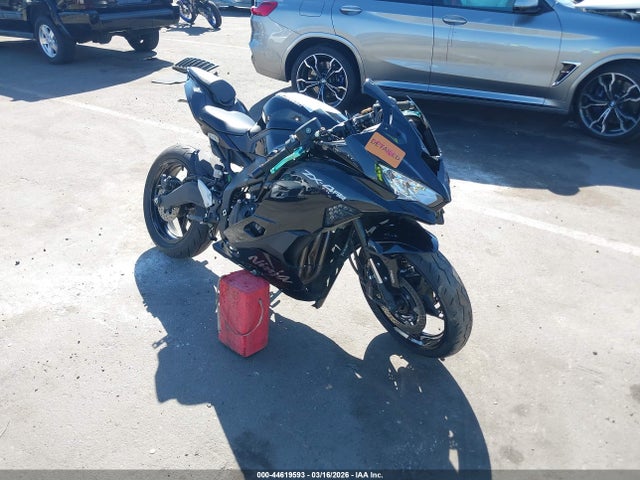Salvage Kawasaki Zx400 Image
