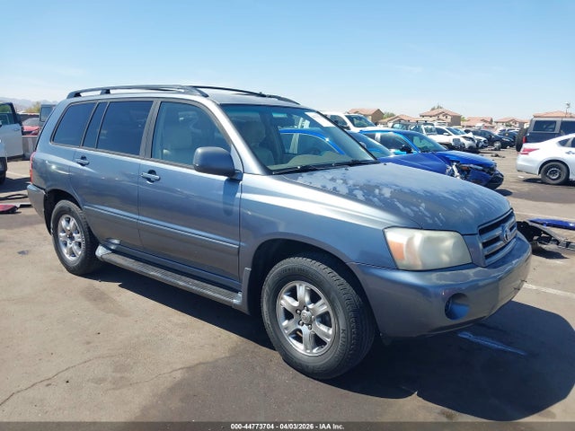 Salvage Toyota Highlander Image