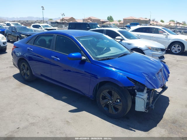 Salvage Hyundai ELANTRA Image