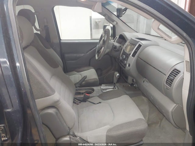 Nissan Frontier Sv
