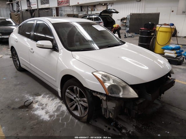 Salvage Nissan Altima Image