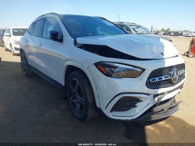 Salvage Mercedes-Benz GLA Image
