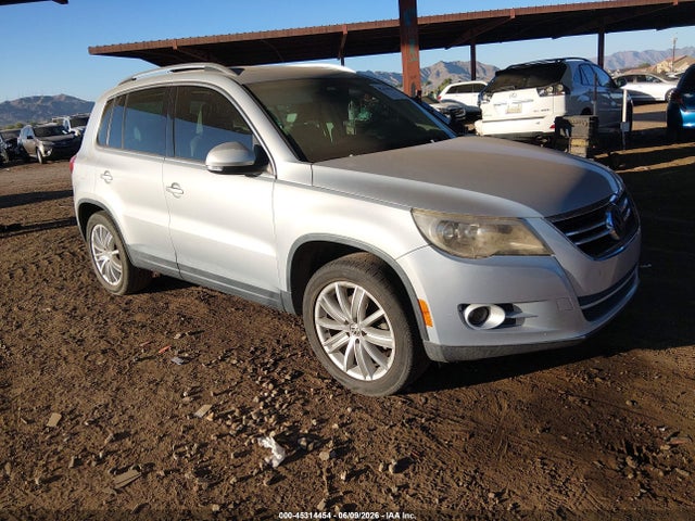 Salvage Volkswagen Tiguan Image