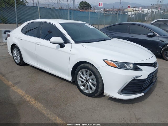 Salvage Toyota Camry Image