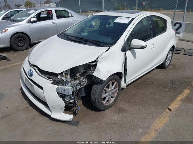 Toyota Prius c Three