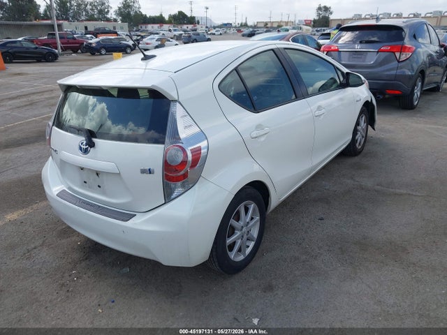 Toyota Prius c Three
