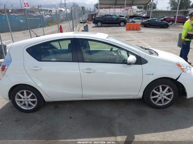 Toyota Prius c Three