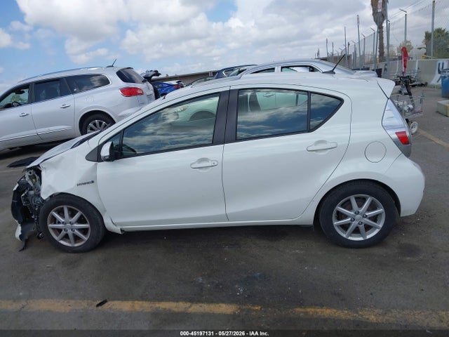 Toyota Prius c Three