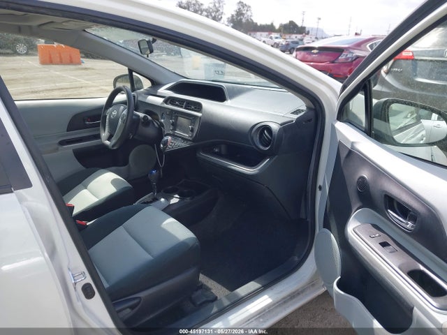 Toyota Prius c Three