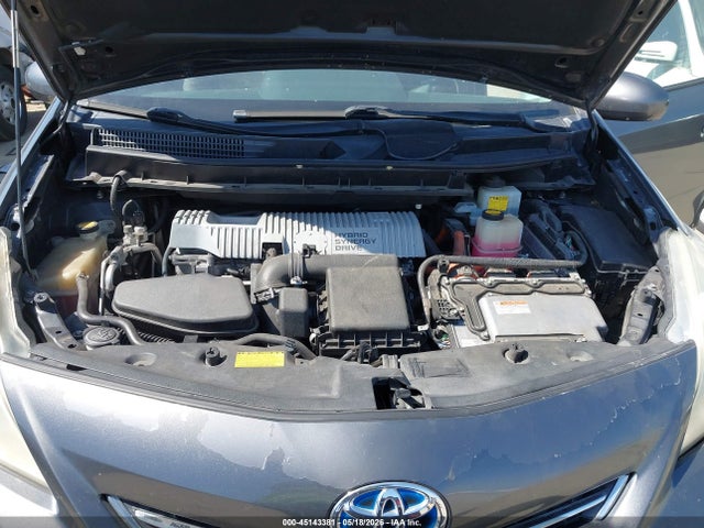 Toyota Prius v Three