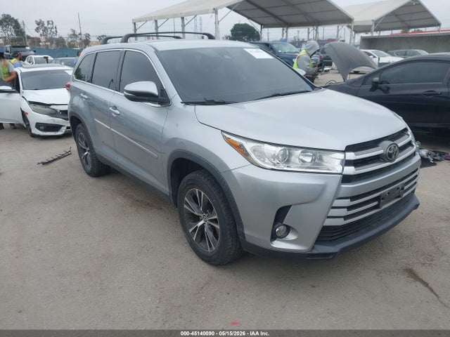 Salvage Toyota Highlander Image