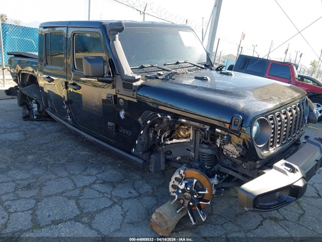 Salvage Jeep Gladiator Image