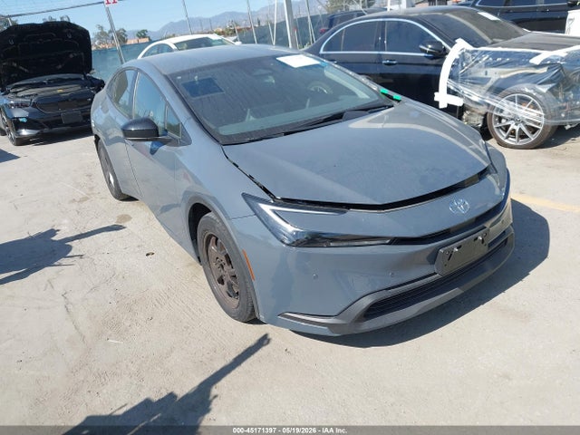 Salvage Toyota Prius Image