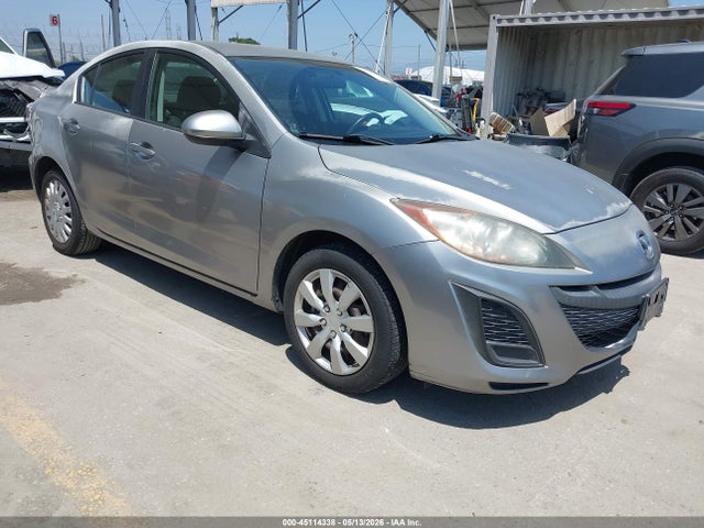 Salvage Mazda Mazda3 Image